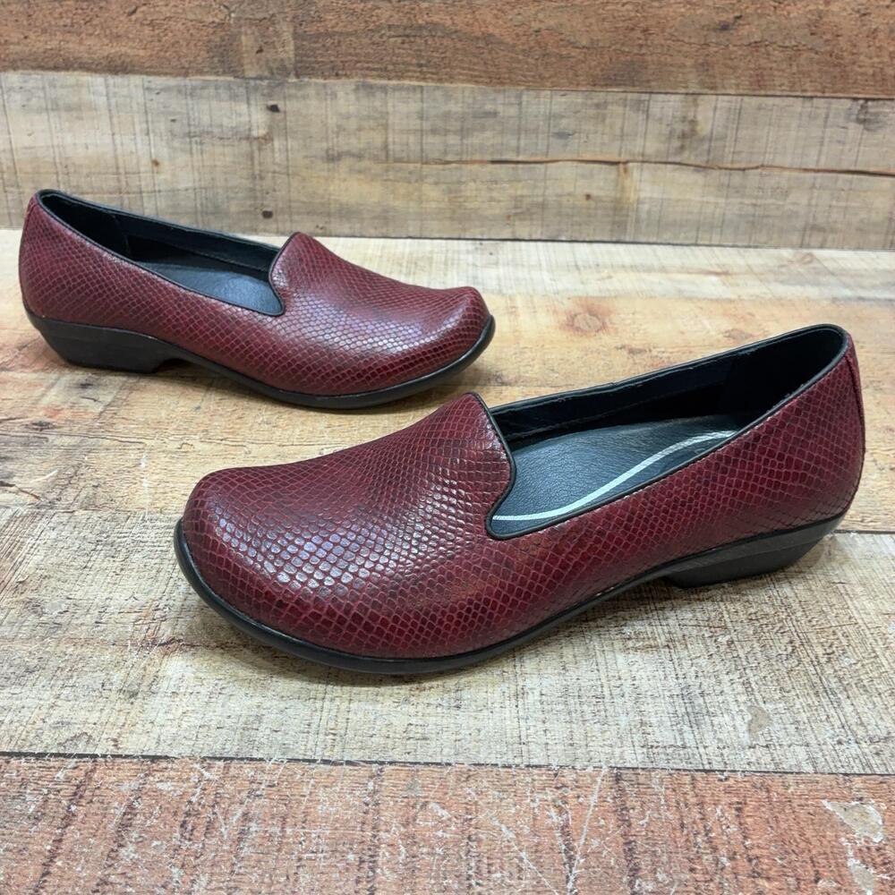 Dansko Loafer Shoes Womens Size 7.5 38 Red Leather Textured Slip Comfort Flats